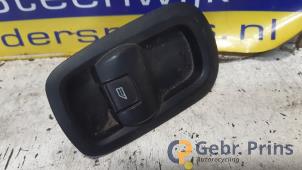 Gebruikte Ruit schakelaar elektrisch Ford Transit Custom 2.0 TDCi 16V Eco Blue 130 Prijs € 12,10 Inclusief btw aangeboden door Autorec. Gebr. Prins b.v.
