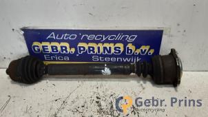 Gebruikte Aandrijfas links-voor Volkswagen Passat Variant (3B6) 2.0 20V Prijs € 35,00 Margeregeling aangeboden door Autorec. Gebr. Prins b.v.