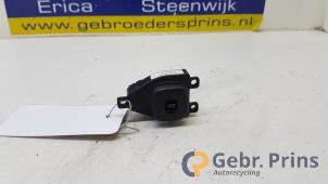 Gebruikte Schakelaar Spiegel Mazda 3 (BK12) 1.6i 16V Prijs € 10,00 Margeregeling aangeboden door Autorec. Gebr. Prins b.v.