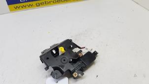 Gebruikte Slotmechaniek Achterklep Mazda 3 (BK12) 1.6i 16V Prijs € 20,00 Margeregeling aangeboden door Autorec. Gebr. Prins b.v.