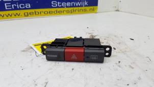 Gebruikte Paniekverlichtings Schakelaar Daihatsu Cuore (L251/271/276) 1.0 12V DVVT Prijs € 10,00 Margeregeling aangeboden door Autorec. Gebr. Prins b.v.