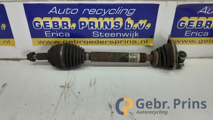 Gebruikte Aandrijfas links-voor Renault Laguna II Grandtour (KG) 2.0 16V Turbo Prijs € 30,00 Margeregeling aangeboden door Autorec. Gebr. Prins b.v.