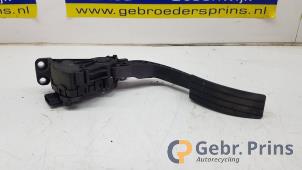 Gebruikte Gaspedaal Renault Twingo II (CN) 1.2 16V Prijs € 20,00 Margeregeling aangeboden door Autorec. Gebr. Prins b.v.