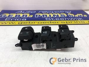 Gebruikte Elektrisch Raam Schakelaar Hyundai i10 (B5) 1.0 12V Prijs € 25,00 Margeregeling aangeboden door Autorec. Gebr. Prins b.v.
