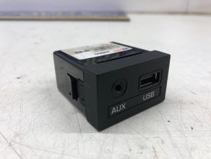 Gebruikte AUX/USB aansluiting Hyundai i10 (B5) 1.0 12V Prijs € 25,00 Margeregeling aangeboden door Autorec. Gebr. Prins b.v.