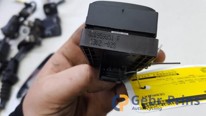 Elektrisch Raam Schakelaar van een Audi A4 Avant (B8) 1.8 TFSI 16V 2012