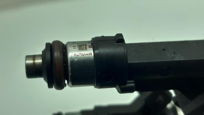 Injector (benzine injectie) van een Opel Meriva 1.4 Turbo 16V ecoFLEX 2011