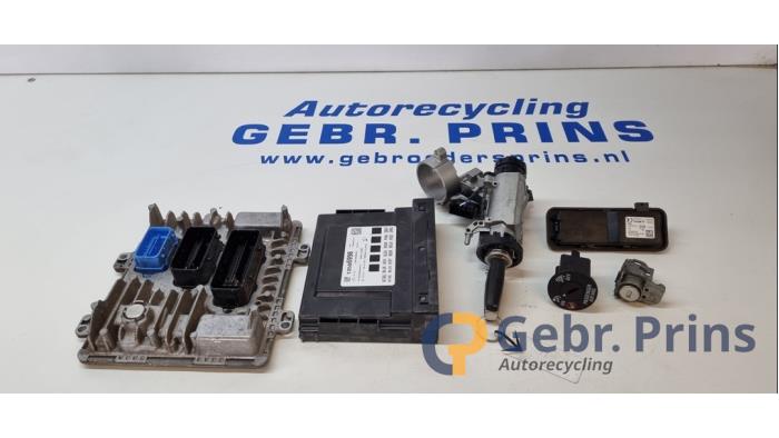Gebruikte Kontaktslot + computer Opel Mokka/Mokka X 1.6 CDTI 16V 4x2 Prijs € 200,00 Margeregeling aangeboden door Autorec. Gebr. Prins b.v.