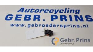 Gebruikte PDC Schakelaar Renault Twingo III (AH) 0.9 Energy TCE 90 12V Prijs € 10,00 Margeregeling aangeboden door Autorec. Gebr. Prins b.v.