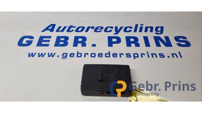 Gebruikte Telefoon Module Renault Twingo III (AH) 0.9 Energy TCE 90 12V Prijs € 50,00 Margeregeling aangeboden door Autorec. Gebr. Prins b.v.