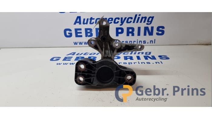 Gebruikte Motorsteun Renault Clio IV (5R) 1.5 dCi 90 FAP Prijs € 30,00 Margeregeling aangeboden door Autorec. Gebr. Prins b.v.