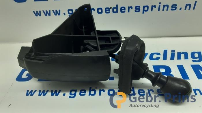 Gebruikte Versnellingspook Renault Master III (EV/HV/UV/VA/VB/VD/VF/VG/VJ) 2.3 dCi 165 16V RWD Prijs € 50,00 Margeregeling aangeboden door Autorec. Gebr. Prins b.v.