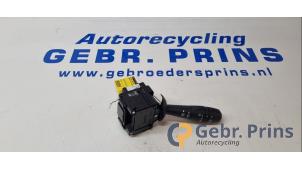 Gebruikte Ruitenwis Schakelaar Renault Clio IV Estate/Grandtour (7R) 1.5 Energy dCi 90 FAP Prijs € 25,00 Margeregeling aangeboden door Autorec. Gebr. Prins b.v.