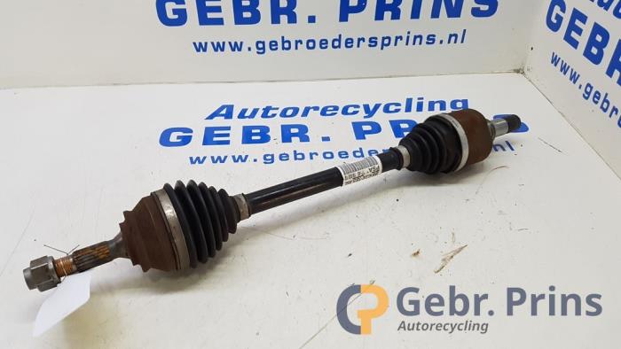 Gebruikte Steekas links-voor Citroen C4 Cactus (0B/0P) 1.2 PureTech 110 12V Prijs € 75,00 Margeregeling aangeboden door Autorec. Gebr. Prins b.v.