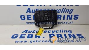 Gebruikte Radiobedienings paneel Opel Meriva 1.4 Turbo 16V ecoFLEX Prijs € 50,00 Margeregeling aangeboden door Autorec. Gebr. Prins b.v.