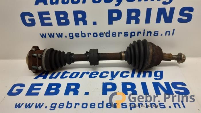 Gebruikte Aandrijfas links-voor Volkswagen Golf IV (1J1) 1.6 16V Prijs € 30,00 Margeregeling aangeboden door Autorec. Gebr. Prins b.v.