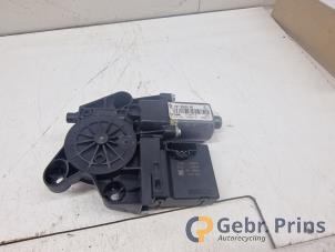 Gebruikte Motor electrisch raam Renault Scénic III (JZ) 1.5 dCi 105 Prijs € 25,00 Margeregeling aangeboden door Autorec. Gebr. Prins b.v.