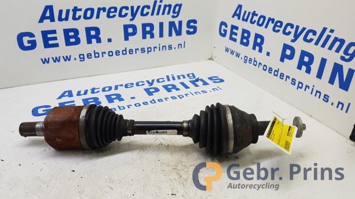 Gebruikte Aandrijfas links-voor Volvo V70 (BW) 2.4 D5 20V AWD Prijs € 75,00 Margeregeling aangeboden door Autorec. Gebr. Prins b.v.