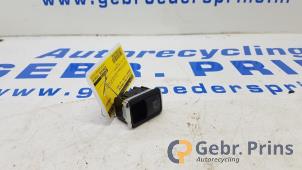 Gebruikte Ruit schakelaar elektrisch Mercedes C Estate (S204) 2.2 C-200 CDI 16V BlueEFFICIENCY Prijs € 15,00 Margeregeling aangeboden door Autorec. Gebr. Prins b.v.