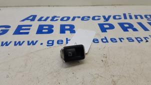 Gebruikte Raam schakelaar elektrisch Mercedes C Estate (S204) 2.2 C-200 CDI 16V BlueEFFICIENCY Prijs € 15,00 Margeregeling aangeboden door Autorec. Gebr. Prins b.v.