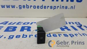 Gebruikte Schakelaar Mistlamp Suzuki Splash 1.0 12V Prijs € 15,00 Margeregeling aangeboden door Autorec. Gebr. Prins b.v.