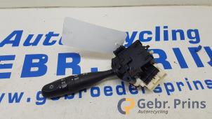 Gebruikte Pinker Schakelaar Suzuki Splash 1.0 12V Prijs € 25,00 Margeregeling aangeboden door Autorec. Gebr. Prins b.v.