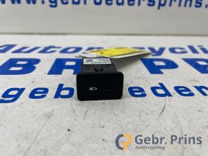 Gebruikte Multimedia aansluiting Mercedes Sprinter 3,5t (906.73) 319 CDI, BlueTEC V6 24V Prijs € 18,15 Inclusief btw aangeboden door Autorec. Gebr. Prins b.v.