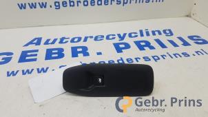 Gebruikte Raam schakelaar elektrisch Peugeot 2008 (CU) 1.6 VTI 16V Prijs € 10,00 Margeregeling aangeboden door Autorec. Gebr. Prins b.v.