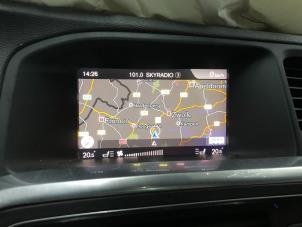 Gebruikte Navigatie Display Volvo V60 I (FW/GW) 2.0 D4 16V Prijs € 250,00 Margeregeling aangeboden door Autorec. Gebr. Prins b.v.