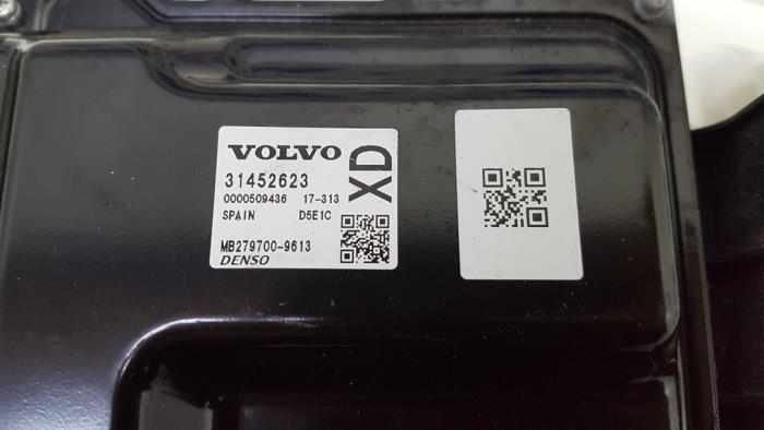 Contactslot + computer van een Volvo V60 I (FW/GW) 2.0 D4 16V 2017