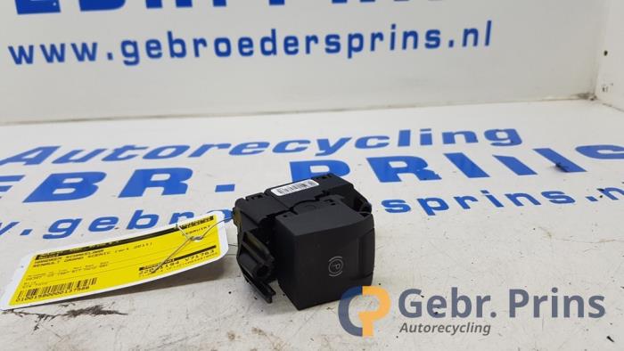 Gebruikte Handrem schakelaar Renault Grand Scénic III (JZ) 1.4 16V TCe 130 Prijs € 20,00 Margeregeling aangeboden door Autorec. Gebr. Prins b.v.
