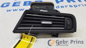 Gebruikte Luchtrooster Dashboard BMW 5 serie (F10) 523i 24V Prijs € 20,00 Margeregeling aangeboden door Autorec. Gebr. Prins b.v.