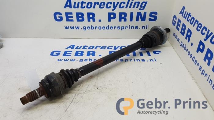 Gebruikte Aandrijfas rechts-achter BMW 5 serie (F10) 523i 24V Prijs € 75,00 Margeregeling aangeboden door Autorec. Gebr. Prins b.v.