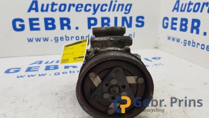 Gebruikte Aircopomp Renault Clio III (BR/CR) 1.6 16V Prijs € 40,00 Margeregeling aangeboden door Autorec. Gebr. Prins b.v.
