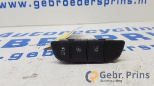 Gebruikte ESP Schakelaar Opel Karl 1.0 12V Prijs € 15,00 Margeregeling aangeboden door Autorec. Gebr. Prins b.v.
