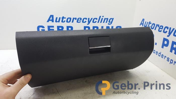 Gebruikte Dashboardkastje Mercedes A (W169) 1.5 A-150 5-Drs. Prijs € 25,00 Margeregeling aangeboden door Autorec. Gebr. Prins b.v.