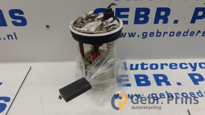 Gebruikte Tank element Pomp Ford Fiesta 5 (JD/JH) 1.25 16V Prijs € 25,00 Margeregeling aangeboden door Autorec. Gebr. Prins b.v.