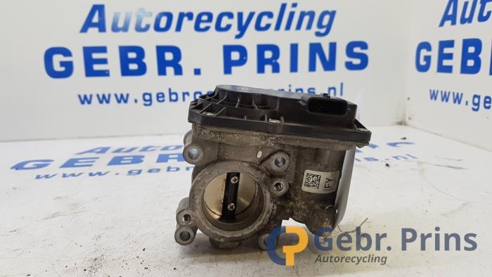 Gebruikte Gasklephuis Renault Clio IV (5R) 0.9 Energy TCE 90 12V Prijs € 35,00 Margeregeling aangeboden door Autorec. Gebr. Prins b.v.