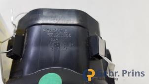 Gebruikte Luchtrooster Dashboard Mercedes A (W176) 1.6 A-180 16V Prijs € 25,00 Margeregeling aangeboden door Autorec. Gebr. Prins b.v.