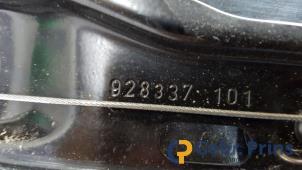 Gebruikte Ruitmechaniek 4Deurs rechts-voor Mercedes A (W176) 1.6 A-180 16V Prijs € 40,00 Margeregeling aangeboden door Autorec. Gebr. Prins b.v.