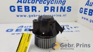 Gebruikte Kachel Ventilatiemotor Renault Twingo III (AH) 1.0 SCe 70 12V Prijs € 30,00 Margeregeling aangeboden door Autorec. Gebr. Prins b.v.