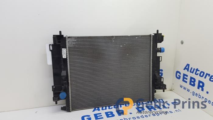 Gebruikte Radiateur Renault Twingo III (AH) 1.0 SCe 70 12V Prijs € 50,00 Margeregeling aangeboden door Autorec. Gebr. Prins b.v.