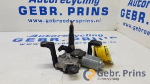Gebruikte Ruitenwissermotor achter Opel Astra J (PC6/PD6/PE6/PF6) 1.4 Turbo 16V Prijs € 30,00 Margeregeling aangeboden door Autorec. Gebr. Prins b.v.