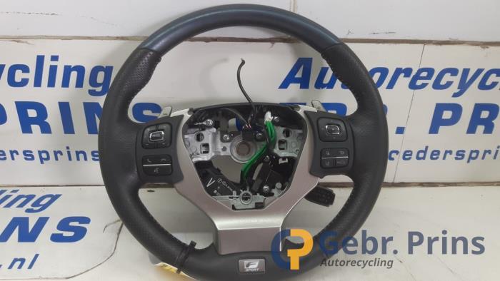 Stuurwiel van een Lexus IS (E3) 300h 2.5 16V 2020