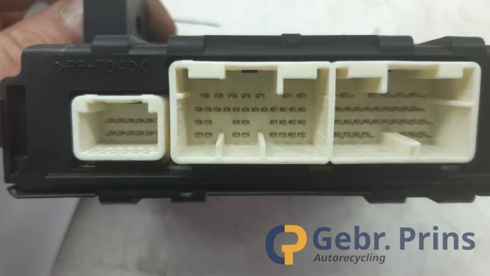 Gebruikte Kachelcomputer Lexus IS (E3) 300h 2.5 16V Prijs € 300,00 Margeregeling aangeboden door Autorec. Gebr. Prins b.v.
