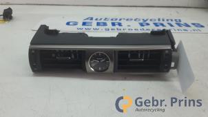 Gebruikte Luchtrooster Dashboard Lexus IS (E3) 300h 2.5 16V Prijs € 150,00 Margeregeling aangeboden door Autorec. Gebr. Prins b.v.