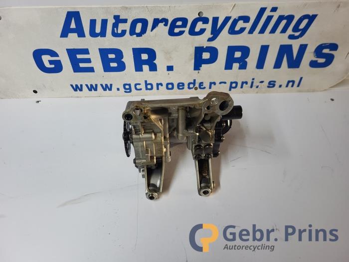 Gebruikte Oliepomp BMW 3 serie (F30) 330e Prijs € 100,00 Margeregeling aangeboden door Autorec. Gebr. Prins b.v.