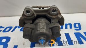 Gebruikte Remklauw (Tang) links-achter BMW 3 serie (F30) 330e Prijs € 50,00 Margeregeling aangeboden door Autorec. Gebr. Prins b.v.