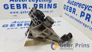 Gebruikte Dynamosteun boven Fiat 500 (312) 1.2 Prijs € 20,00 Margeregeling aangeboden door Autorec. Gebr. Prins b.v.