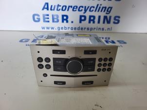 Gebruikte Radio CD Speler Opel Astra H GTC (L08) 1.6 16V Prijs € 50,00 Margeregeling aangeboden door Autorec. Gebr. Prins b.v.